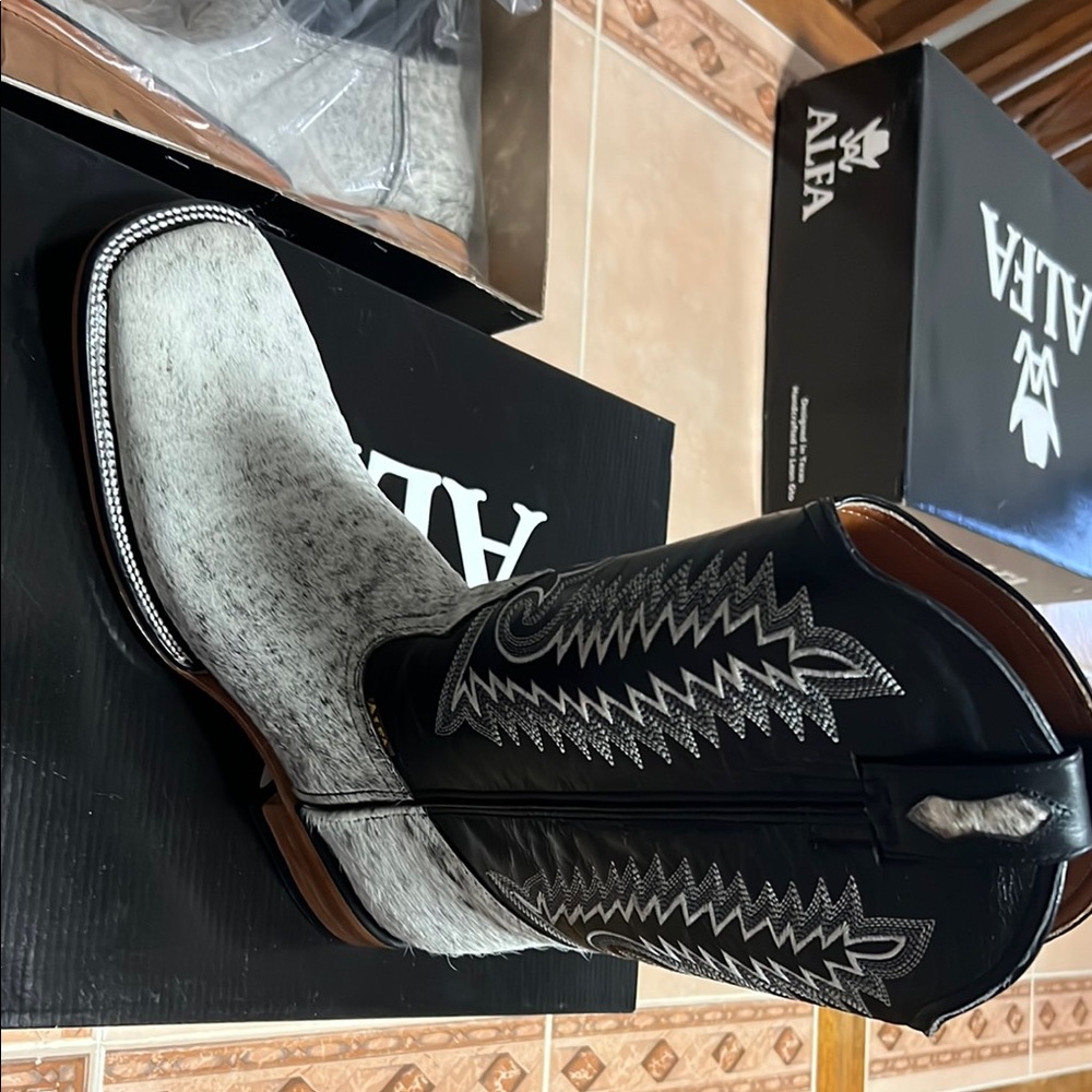 Men Cowhide Western Boots Brand New